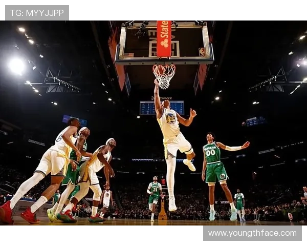 神射手AJ格林三分球全中展现超强实力助球队赢得胜利