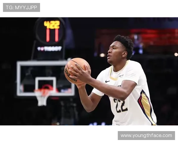 鹈鹕13号秀奎因表现抢眼8投3中贡献11分7篮板2助攻3抢断展现潜力